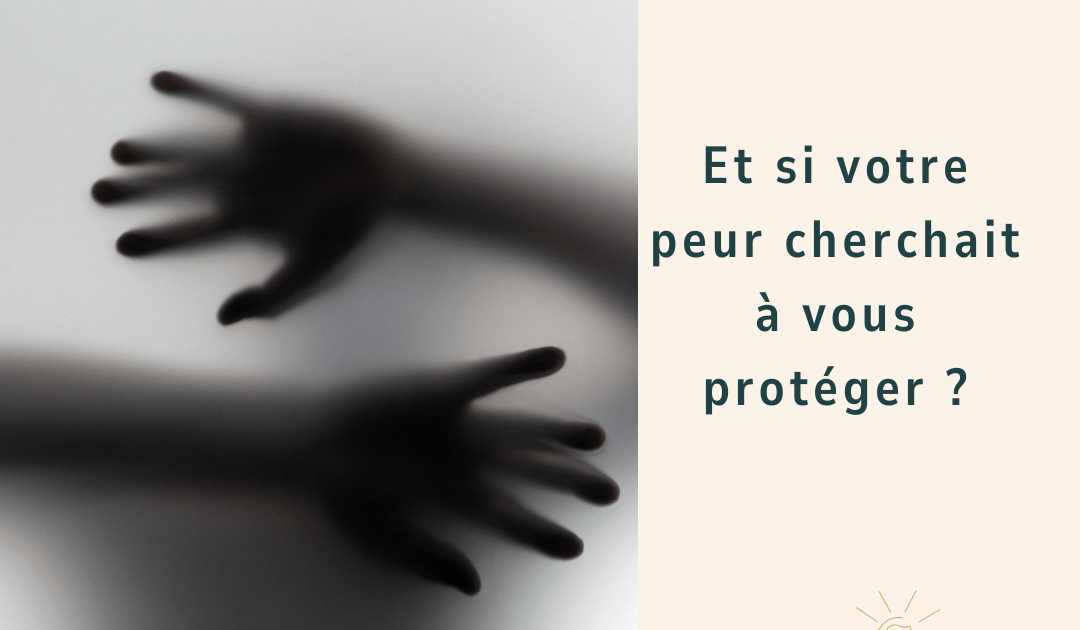 Femme derrière une surface floue symbolisant la peur et l’anxiété, avec un message d’apaisement et de protection intérieure