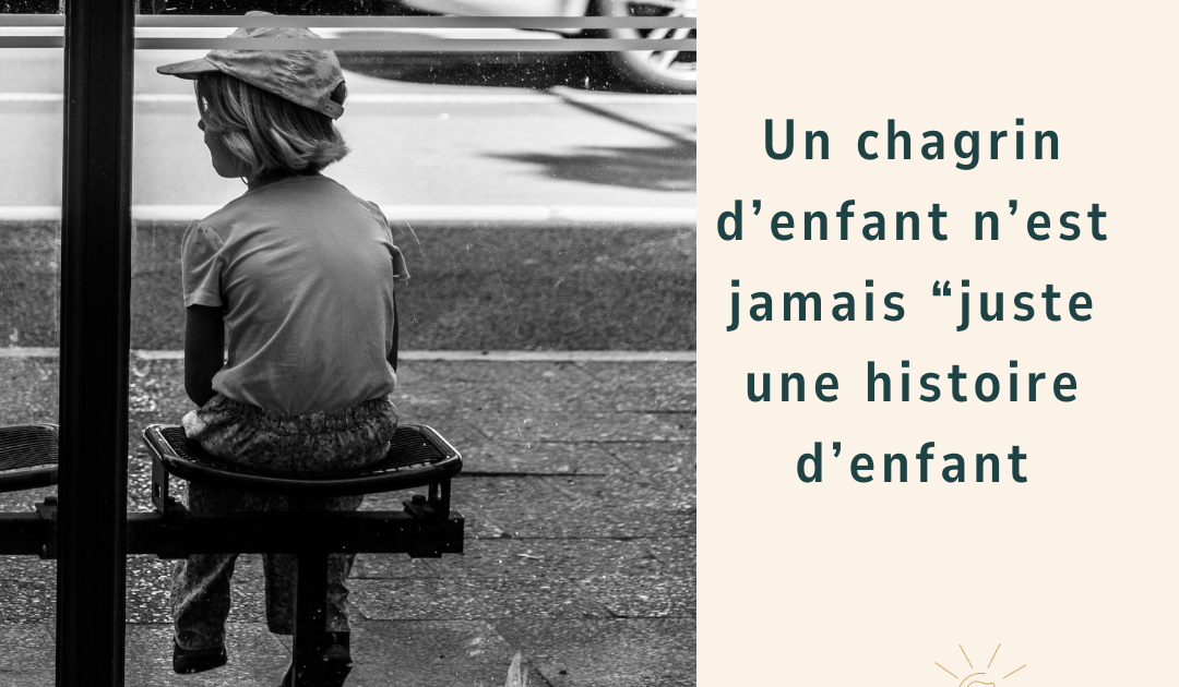 enfant triste après la perte d’un ami illustrant le chagrin et les émotions chez l’enfant