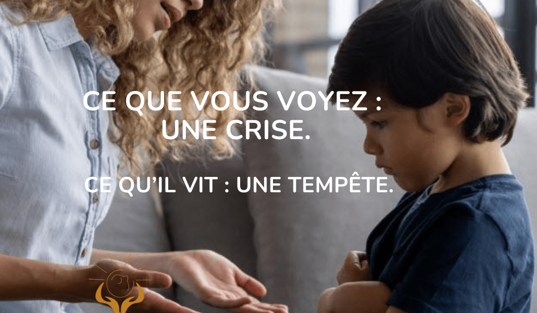 mère rassurant son enfant anxieux dans un environnement calme