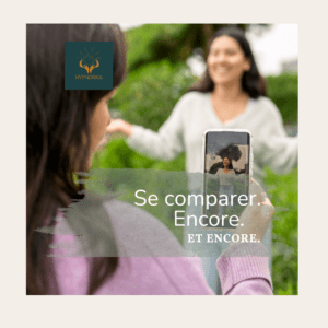Adolescent regardant les réseaux sociaux sur son téléphone